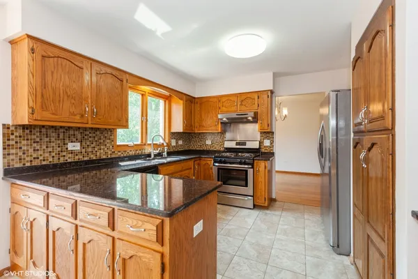 $579,900 | 8885 Dryden Street, Woodridge, IL 60517