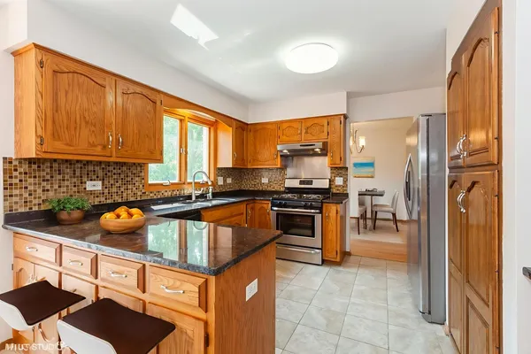 $579,900 | 8885 Dryden Street, Woodridge, IL 60517