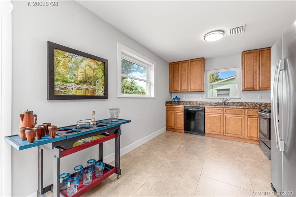 1045 Northwest Terrace Road Stuart, FL 34994 - Photo 13 of 30 Gallery Image 13