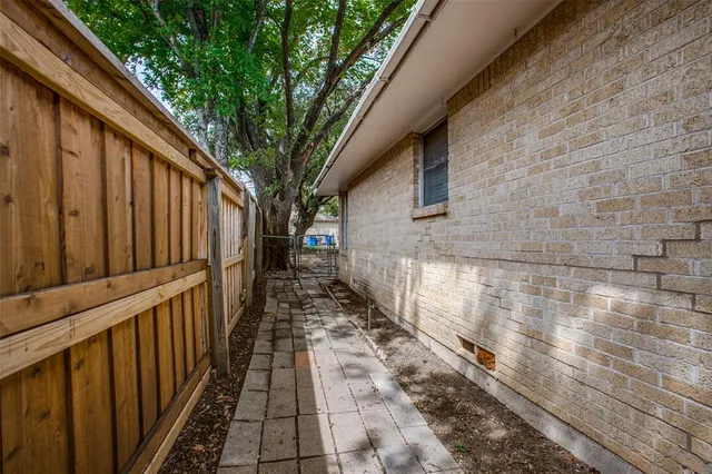 a view of a pathway with a balcony