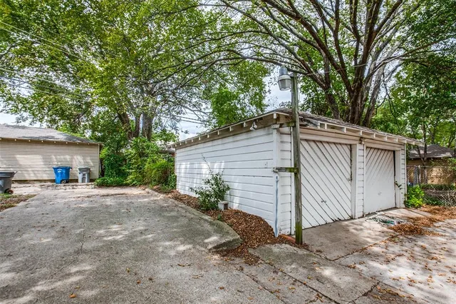 a view of a backyard of the house