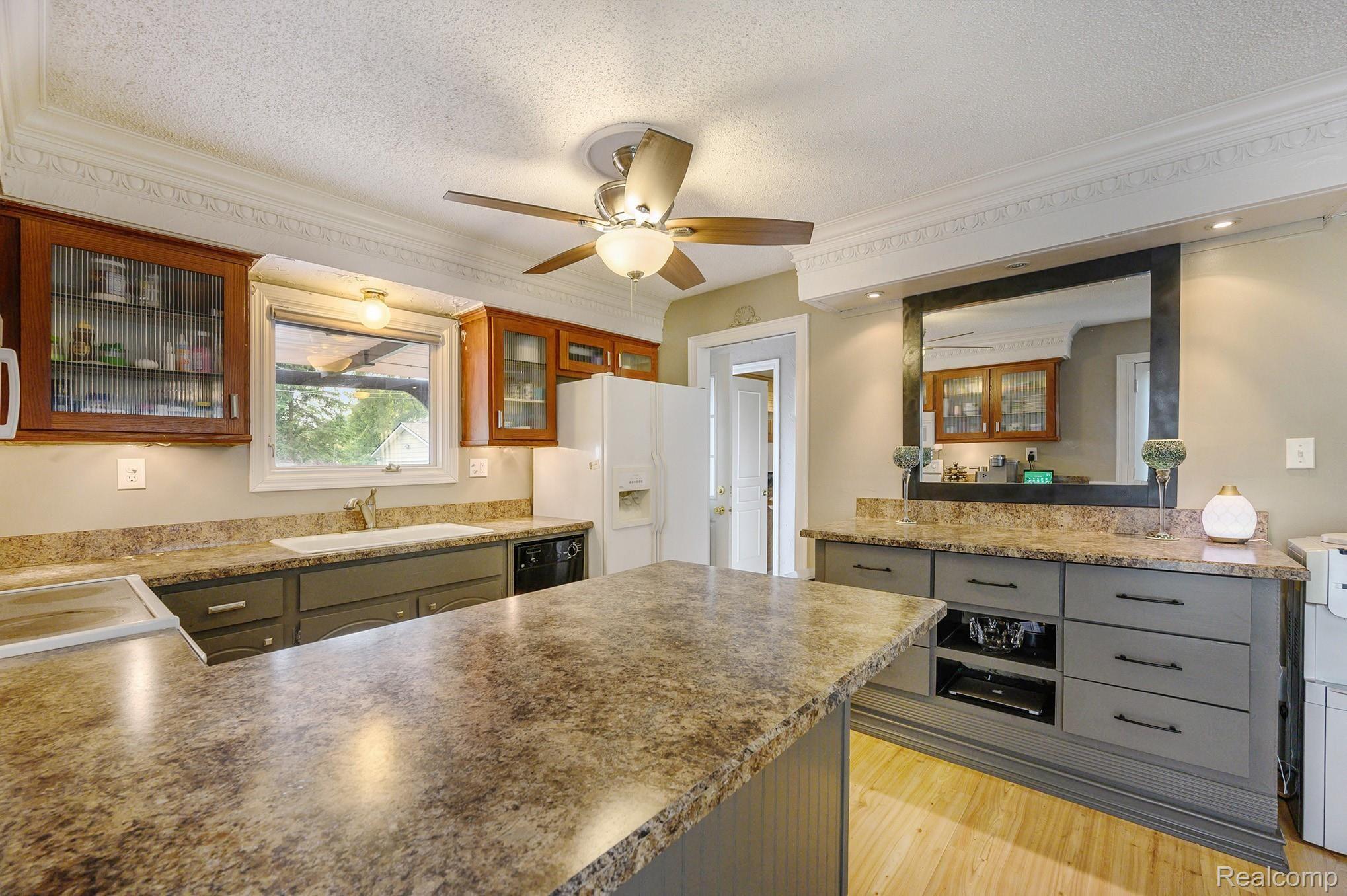 1745 Chateau Road Commerce Township, MI 48382 - Photo 4 of 26 1745 Chateau _4.jpg
