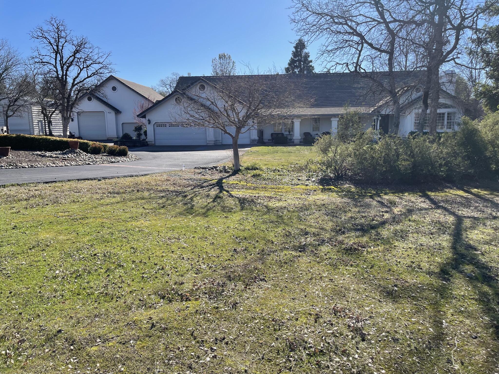 8183 Whispering Oaks Road Redding, CA 96002 - Photo 3 of 49 49CB34DE-83D8-4A9F-B0F2-65E5CD2C2F89