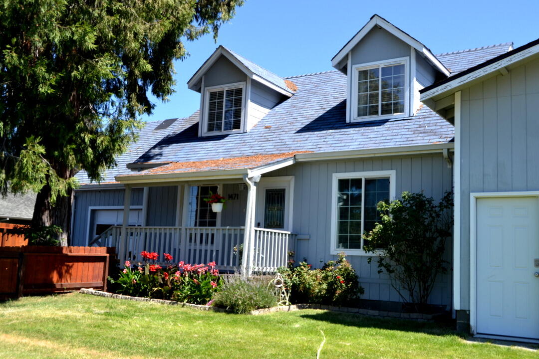 1471 Dowell Road Grants Pass, OR 97527 - Photo 1 of 31 DSC_6226