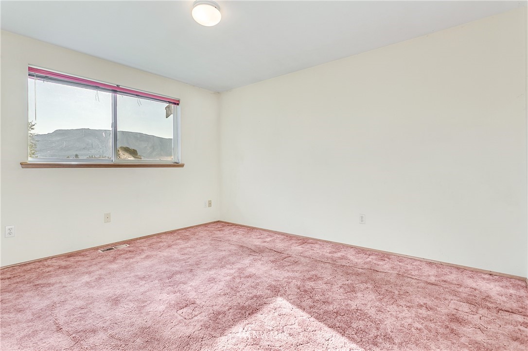 1106 Nooksack Road Nooksack, WA 98276 - Photo 13 of 25