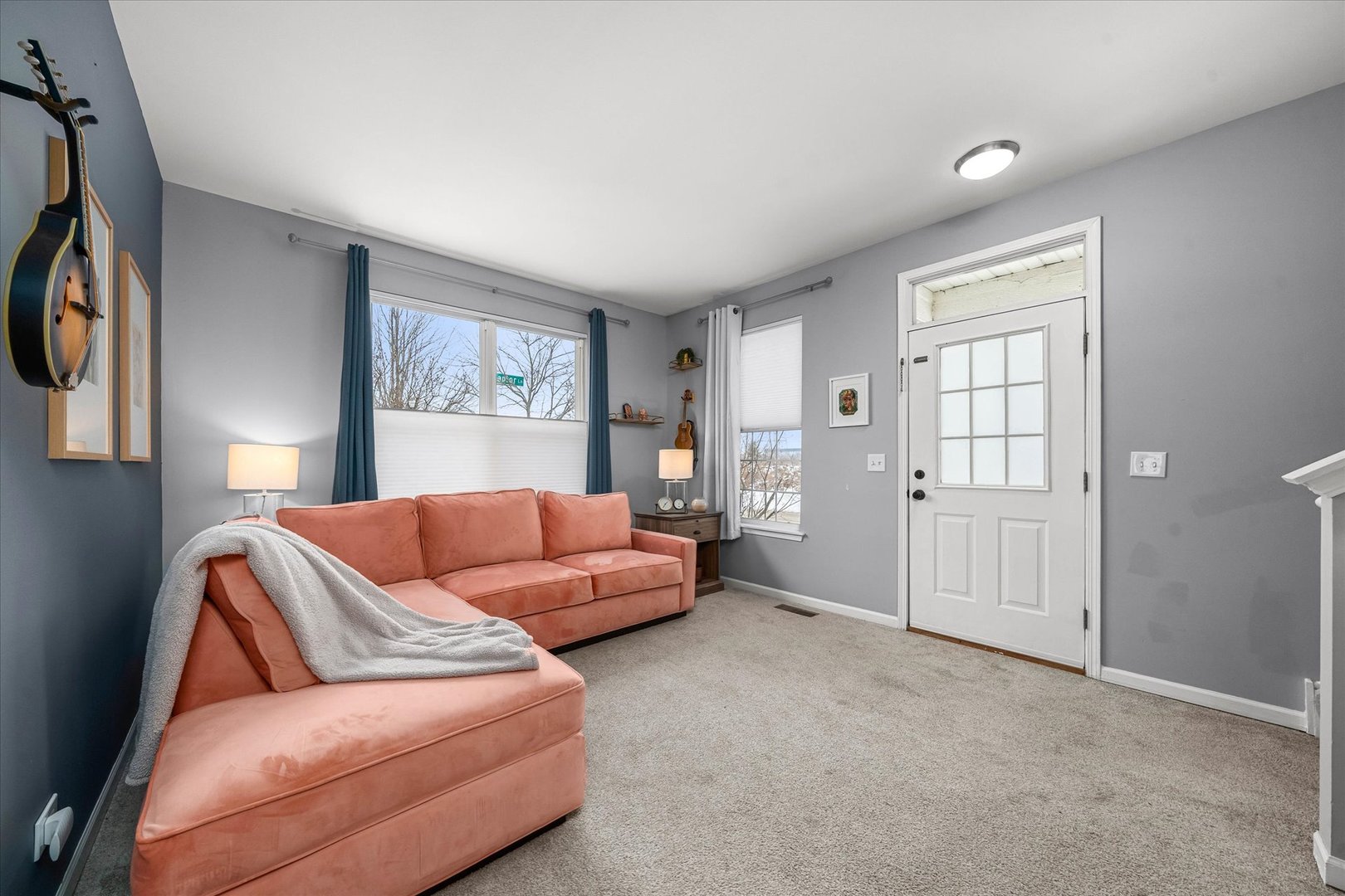2077 Union Mill Drive Aurora, IL 60503 - Photo 2 of 18 a living room with furniture and a window
