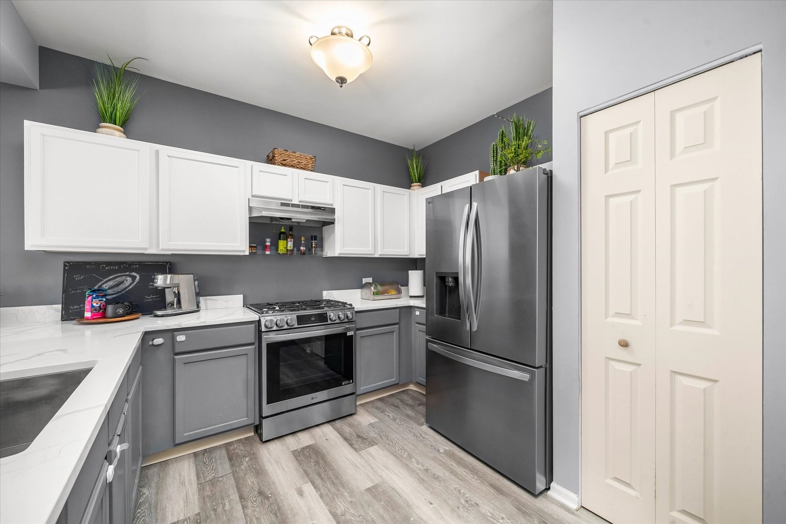 2077 Union Mill Drive Aurora, IL 60503 - Photo 6 of 18 a kitchen with stainless steel appliances granite countertop a refrigerator stove and sink