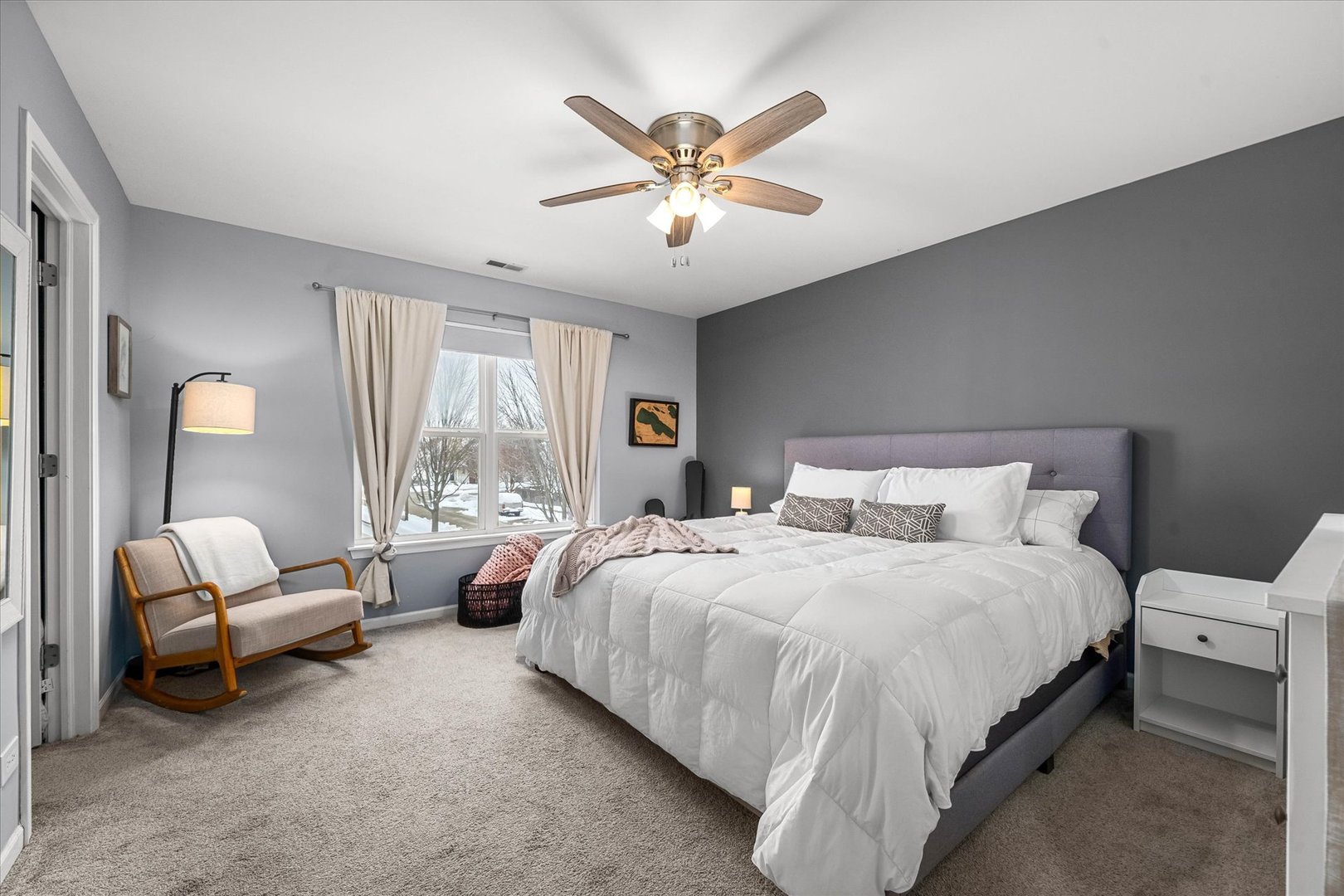 2077 Union Mill Drive Aurora, IL 60503 - Photo 10 of 18 a bedroom with bed and a large window