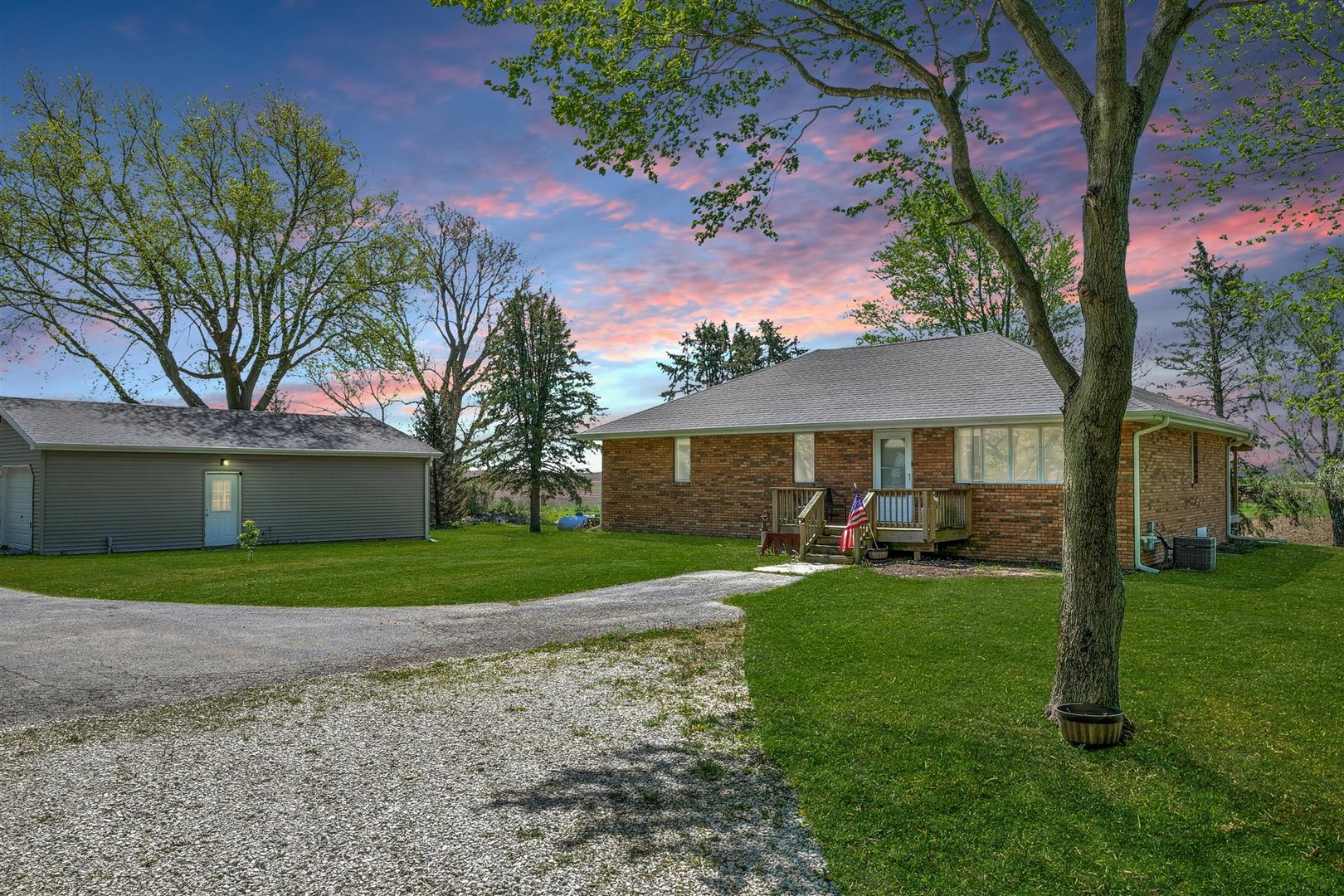 1413 East 2950 North Road, Mansfield, IL 61854 Compass