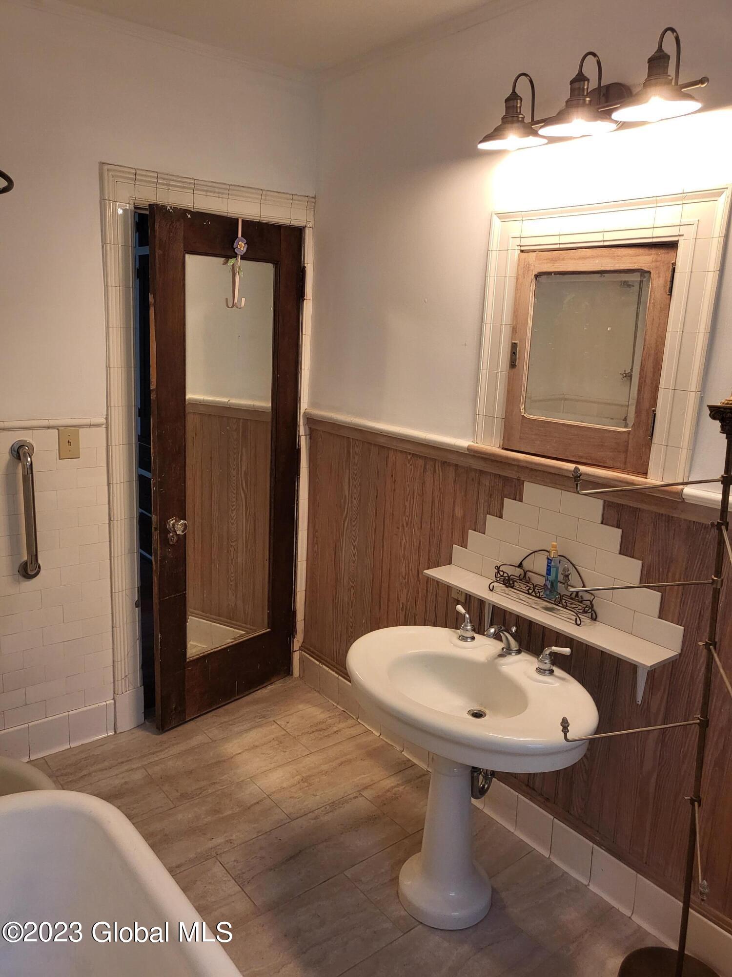 1142 Avon Road Schenectady, NY 12308 - Photo 33 of 61 20230919_165956