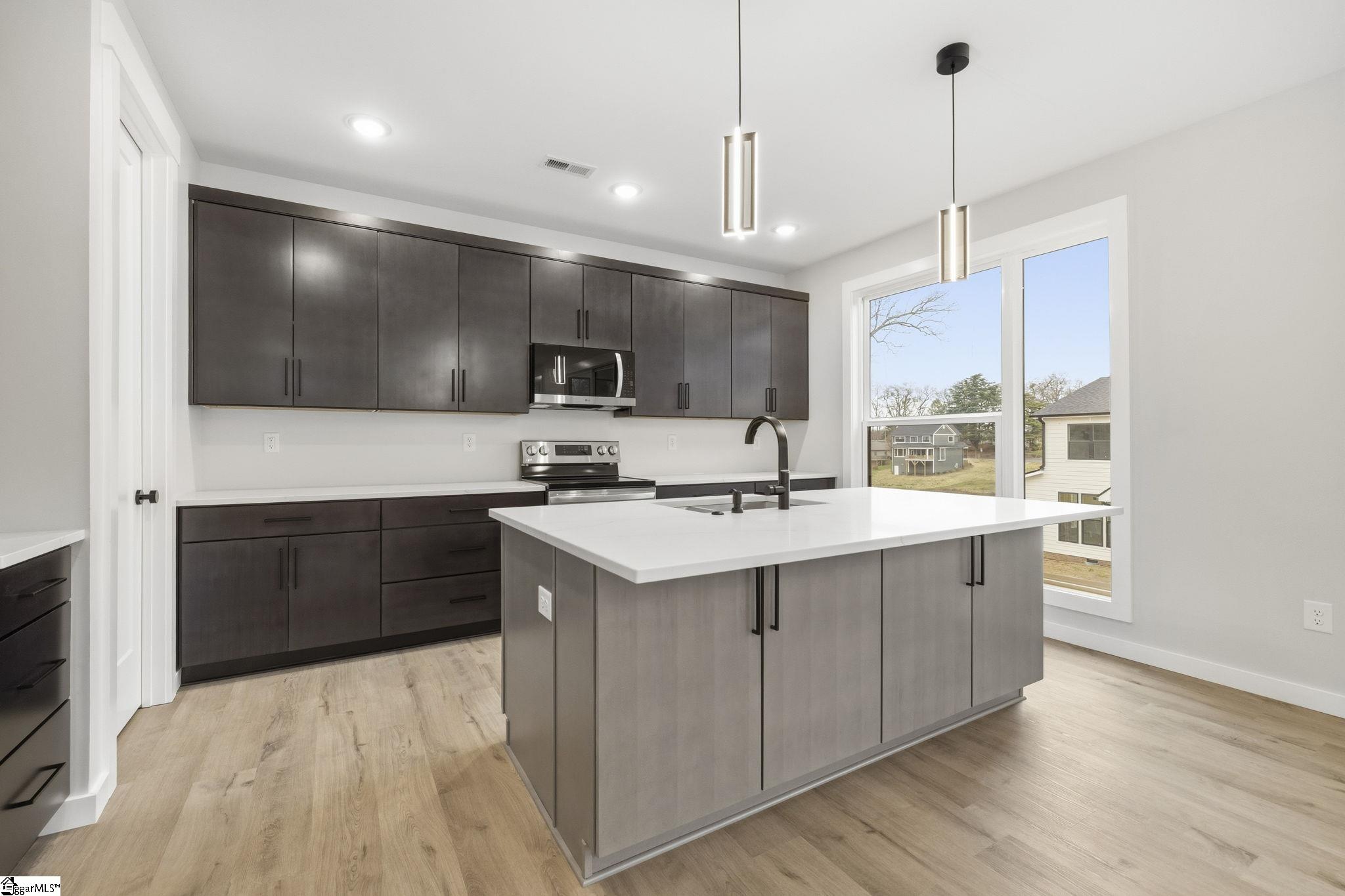 120 Morrow Street Greer, SC 29650 - Photo 8 of 30