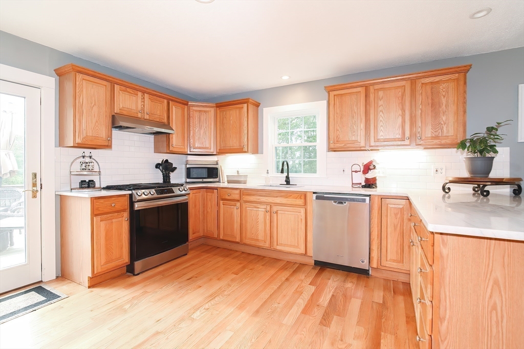 22 Ridgewood Drive Sandwich, MA 02537 - Photo 8 of 41 Gallery Image 8