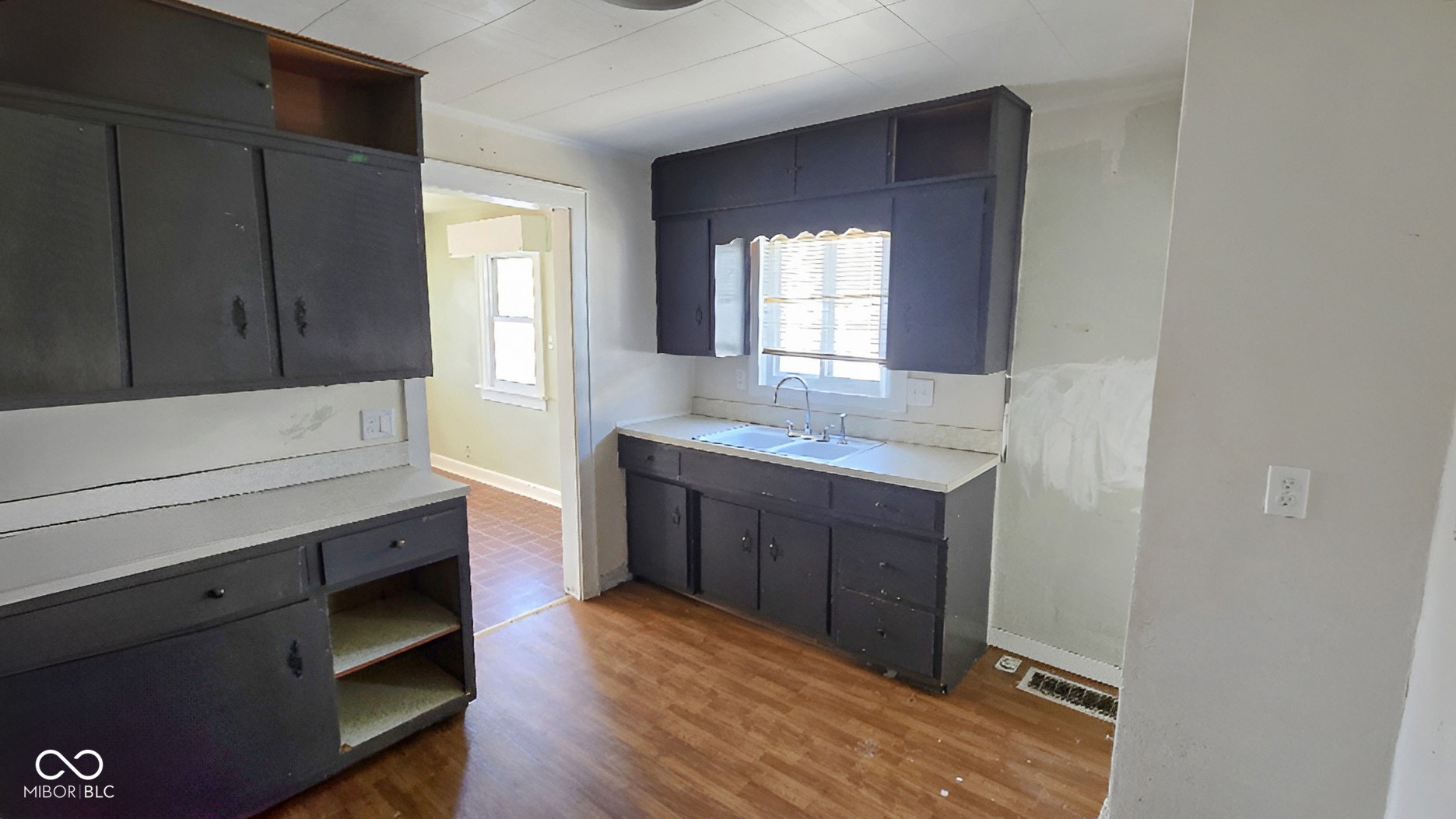 240 West 37th Street Anderson, IN 46013 - Photo 12 of 17