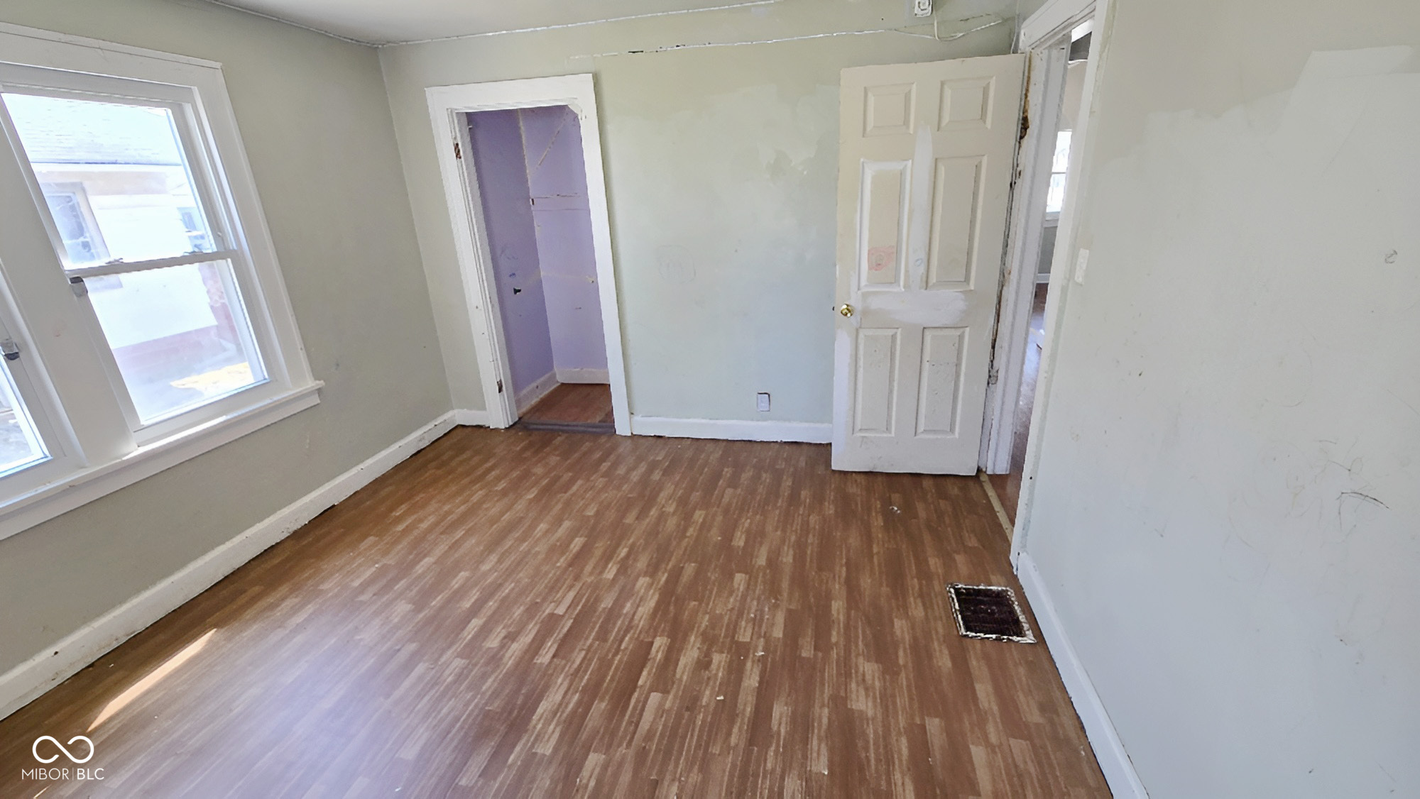 240 West 37th Street Anderson, IN 46013 - Photo 13 of 17