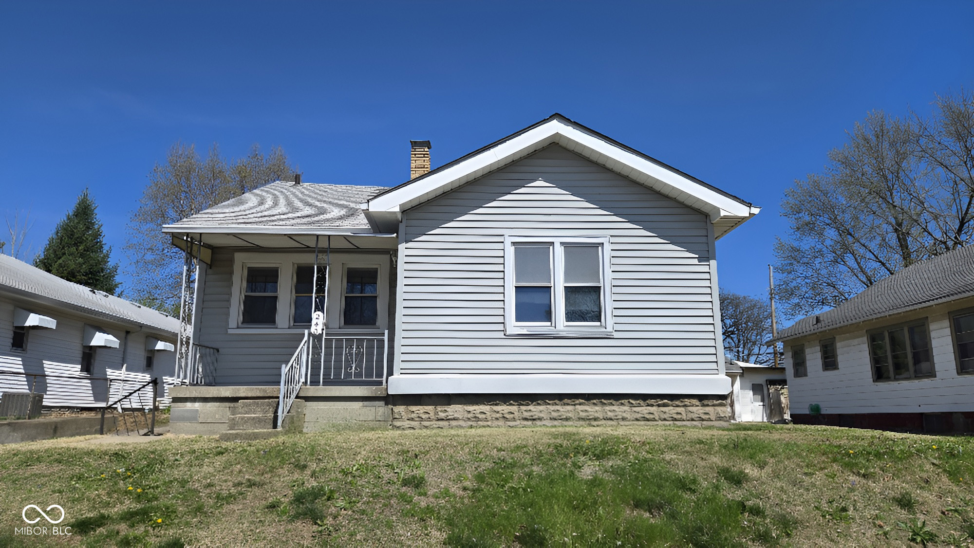 240 West 37th Street Anderson, IN 46013 - Photo 2 of 17