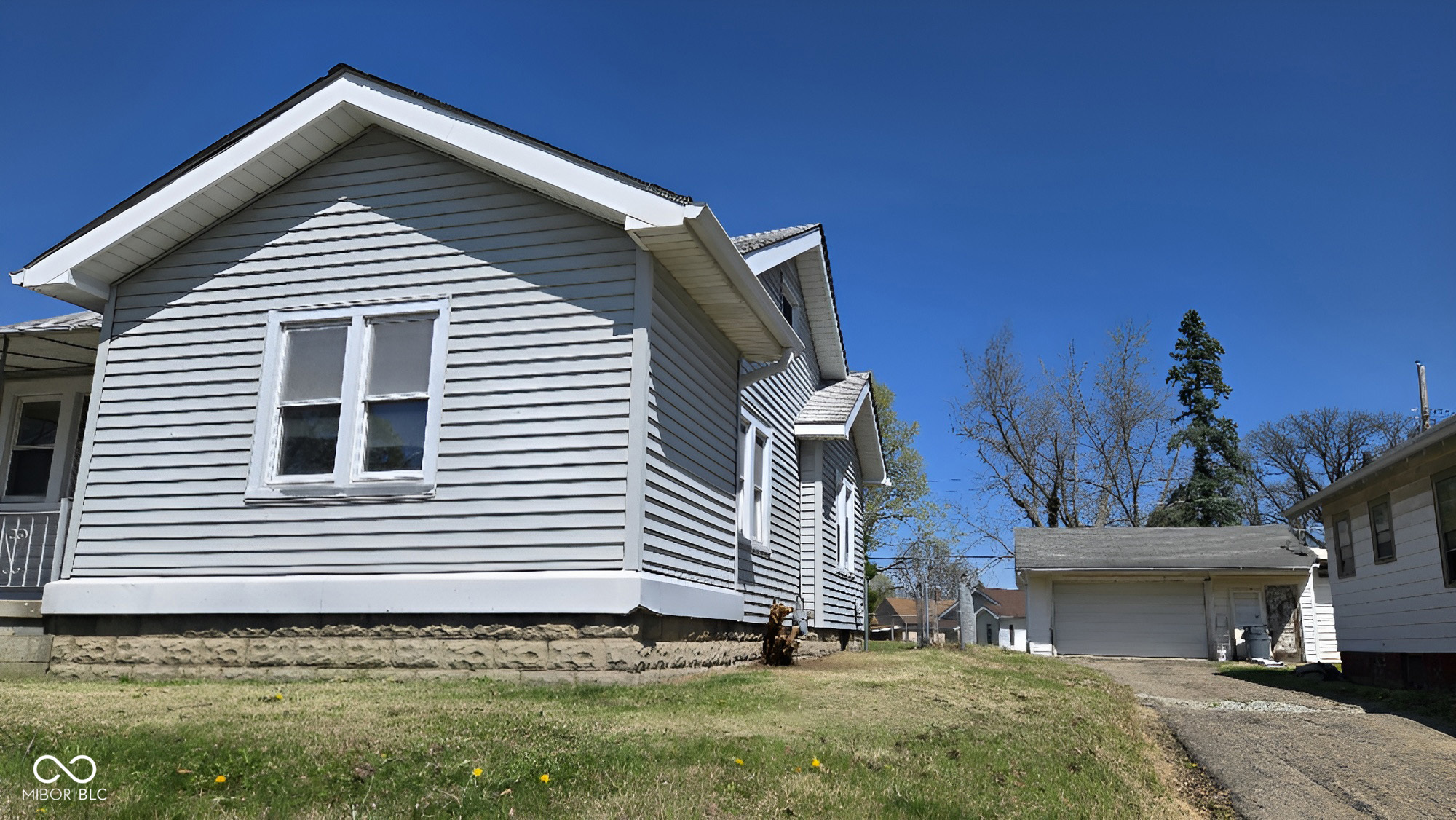 240 West 37th Street Anderson, IN 46013 - Photo 3 of 17
