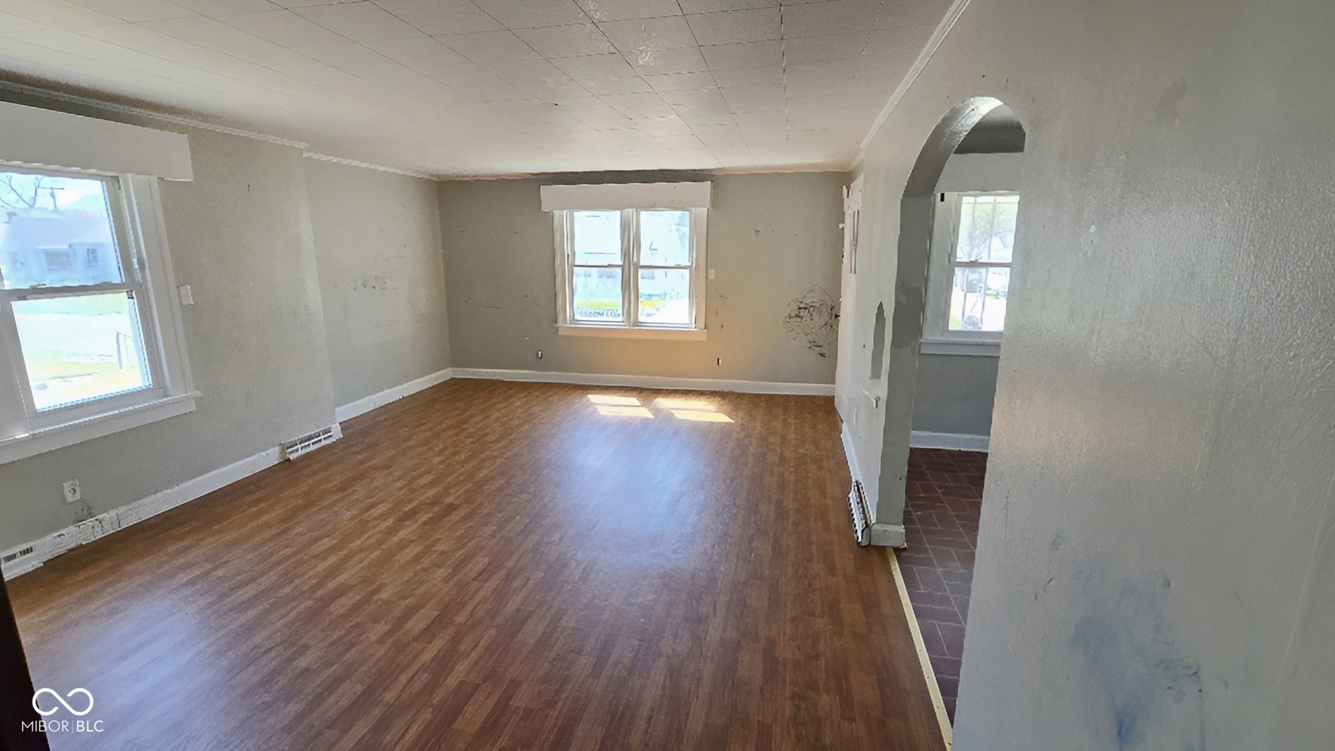 240 West 37th Street Anderson, IN 46013 - Photo 9 of 17