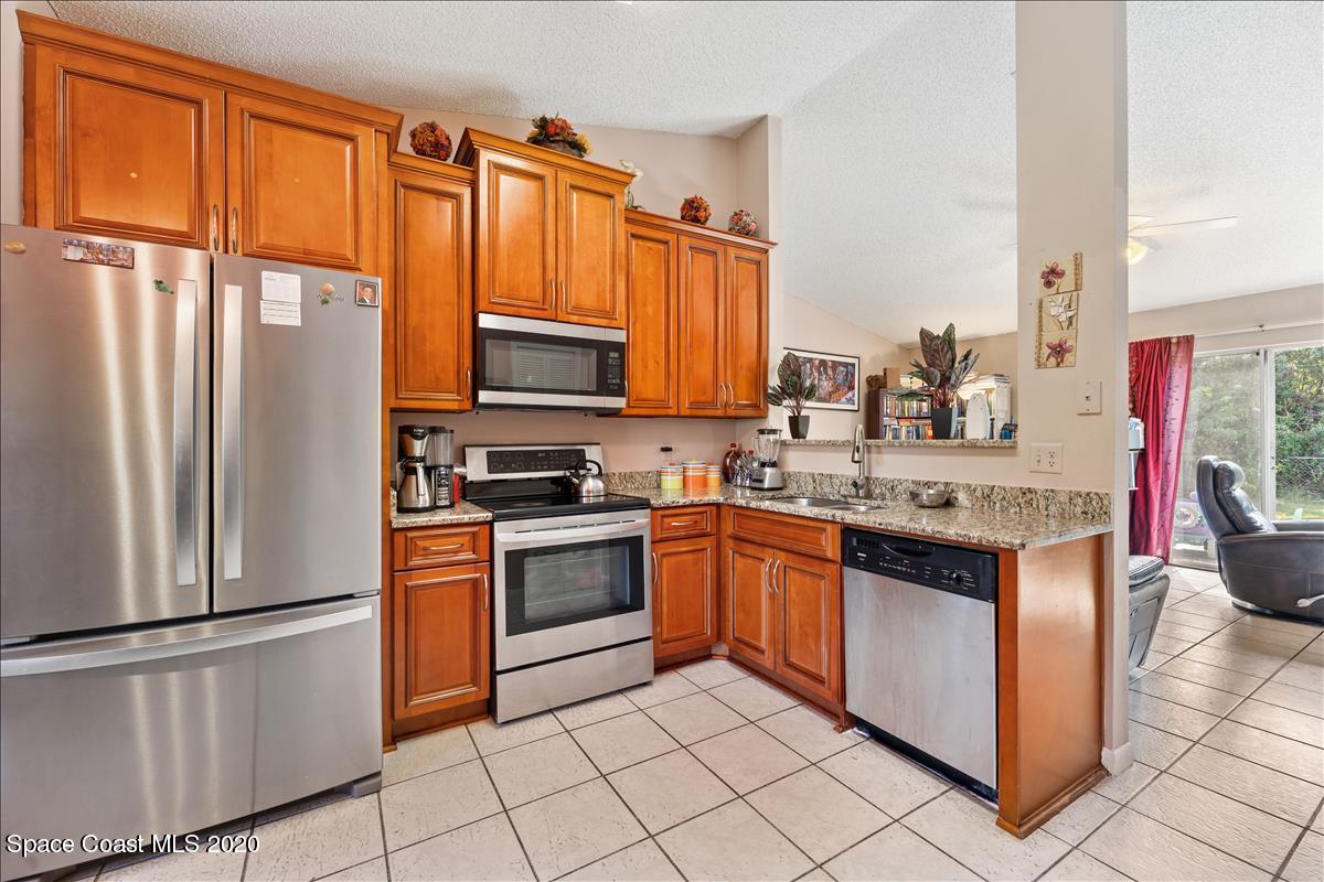 1534 Goyer Road Southeast Palm Bay, FL 32909 - Photo 11 of 23 Kitchen