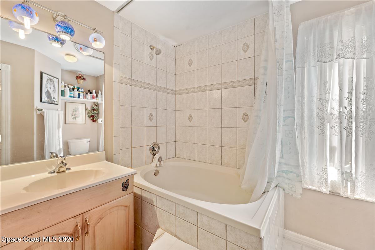 1534 Goyer Road Southeast Palm Bay, FL 32909 - Photo 17 of 23 Master Bathroom