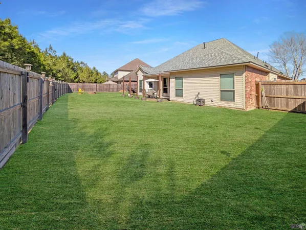 $303,800 | 13626 Cantebury Avenue, Denham Springs, LA 70726