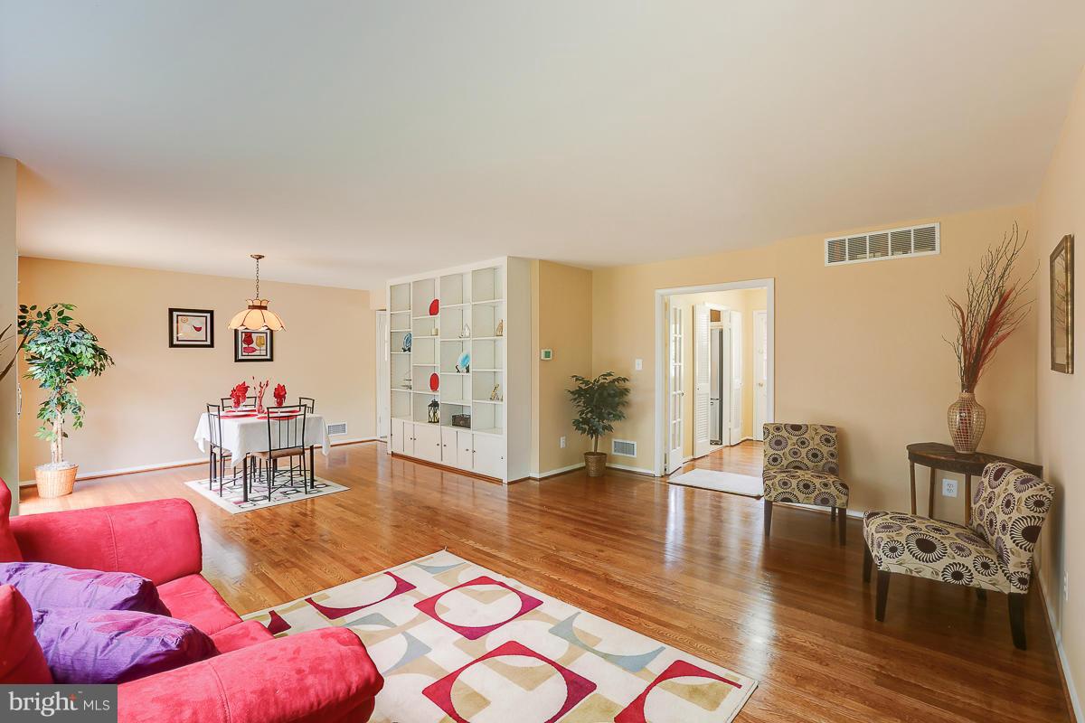 228 Tidyman Road Reisterstown, MD 21136 - Photo 9 of 27 Living Room
