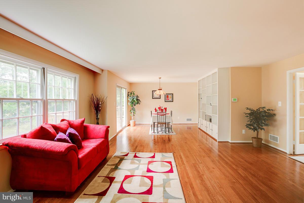 228 Tidyman Road Reisterstown, MD 21136 - Photo 10 of 27 Living Room
