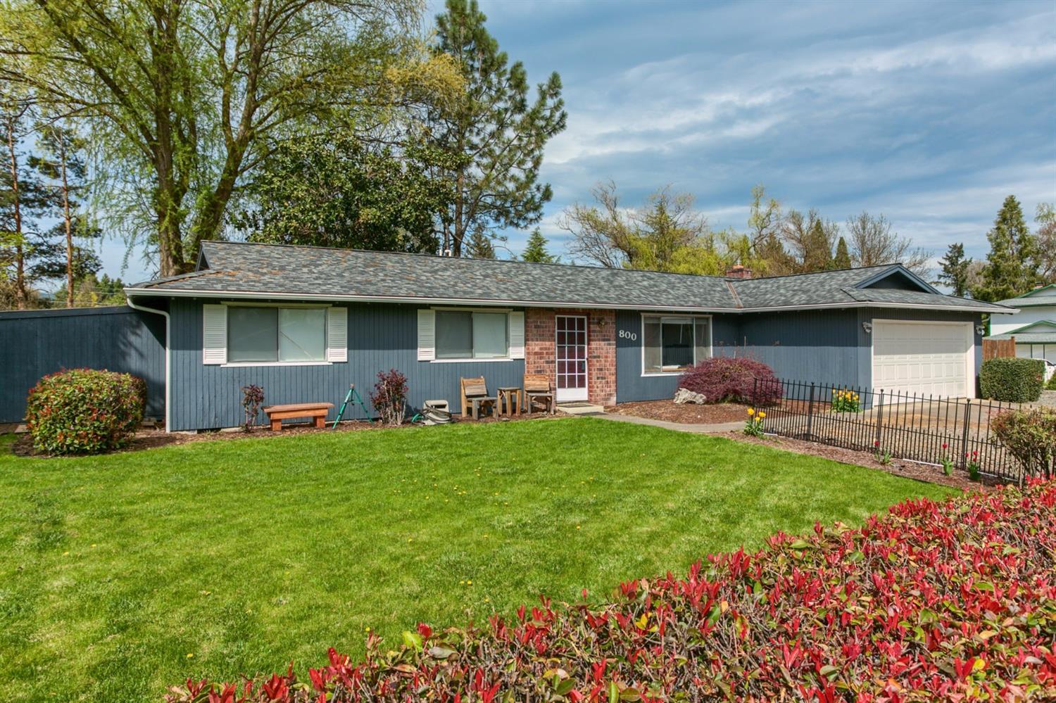 800 Freeman Road Central Point, OR 97502 - Photo 1 of 35 Primary Photo