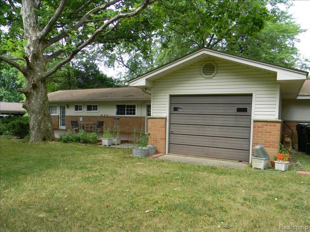 125 Wimpole Drive Rochester, MI 48309 - Photo 6 of 20 rear garage