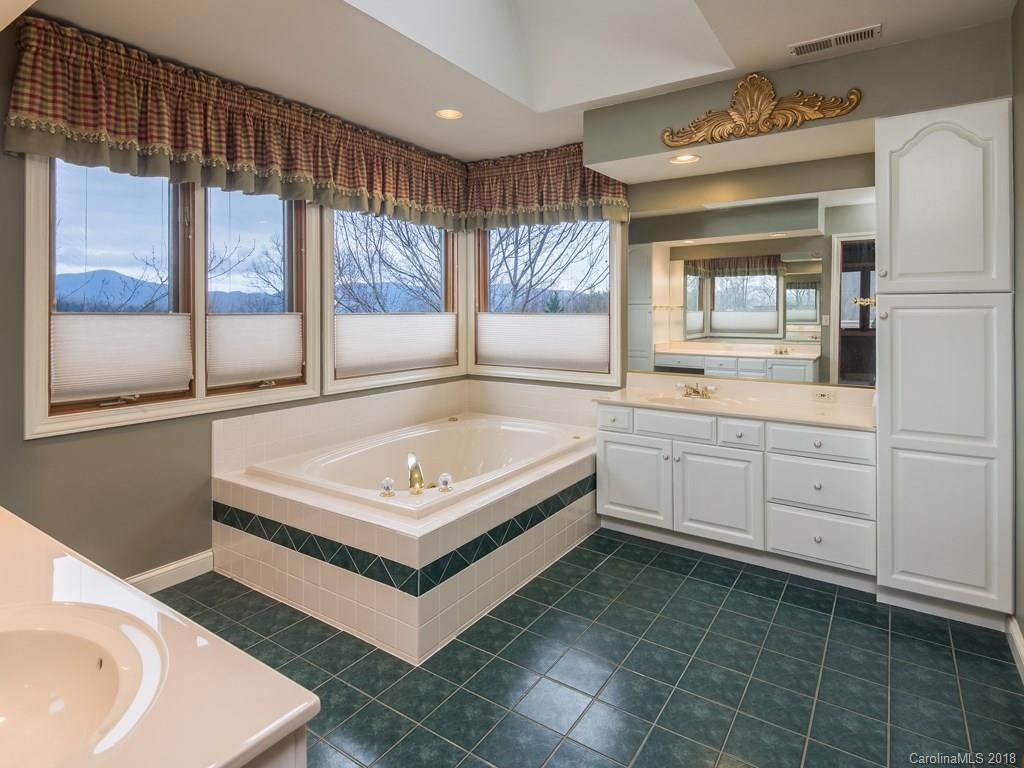 36 Fox Ridge Drive Fletcher, NC 28732 - Photo 18 of 35 Gallery Image 18