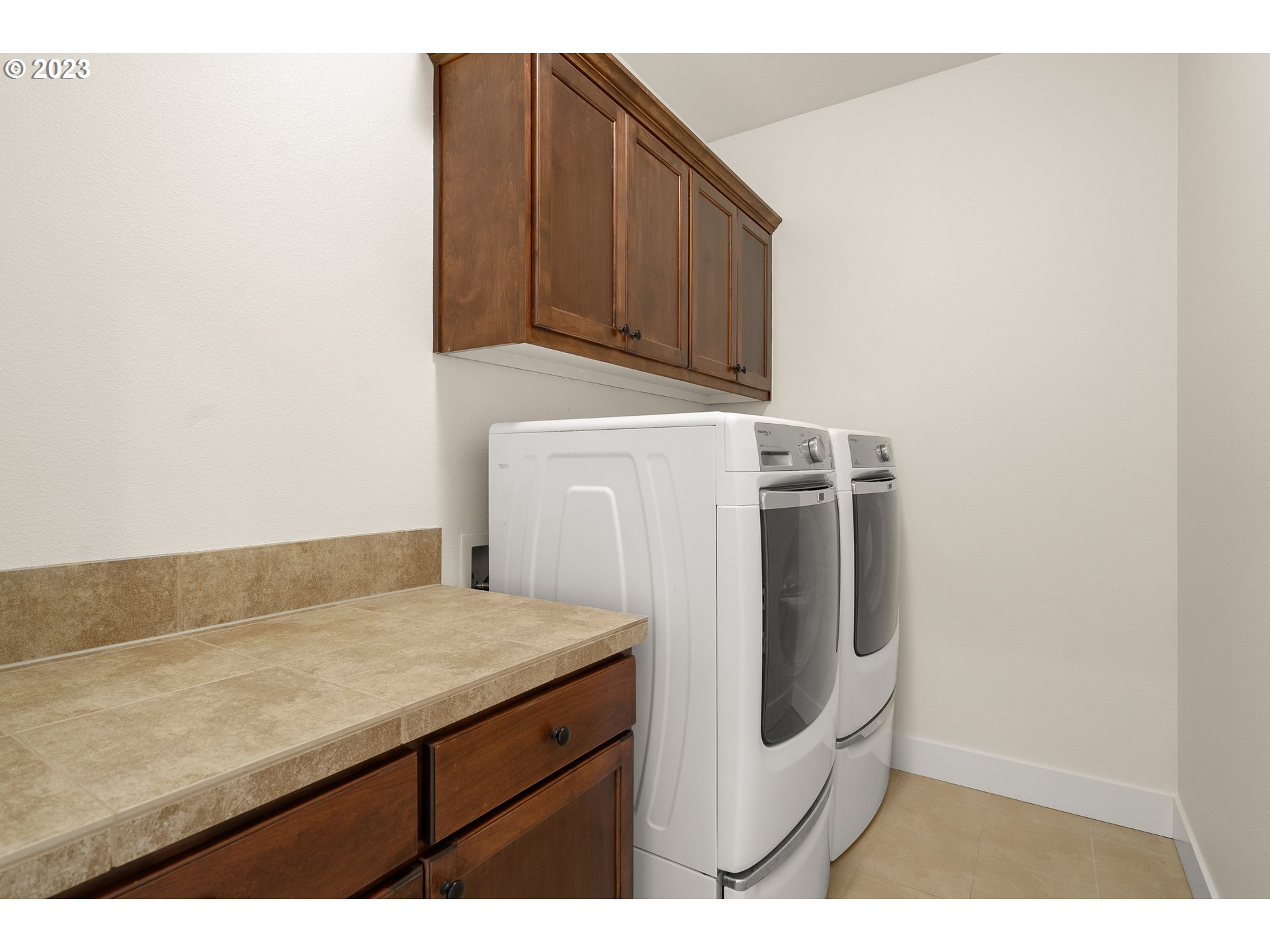 3917 Southwest Stephenson Street Portland, OR 97219 - Photo 27 of 34 a utility room with dryer and washer
