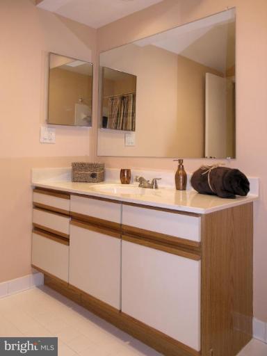 10999 Thrush Ridge Road Reston, VA 20191 - Photo 15 of 24 a bathroom with a sink and a mirror