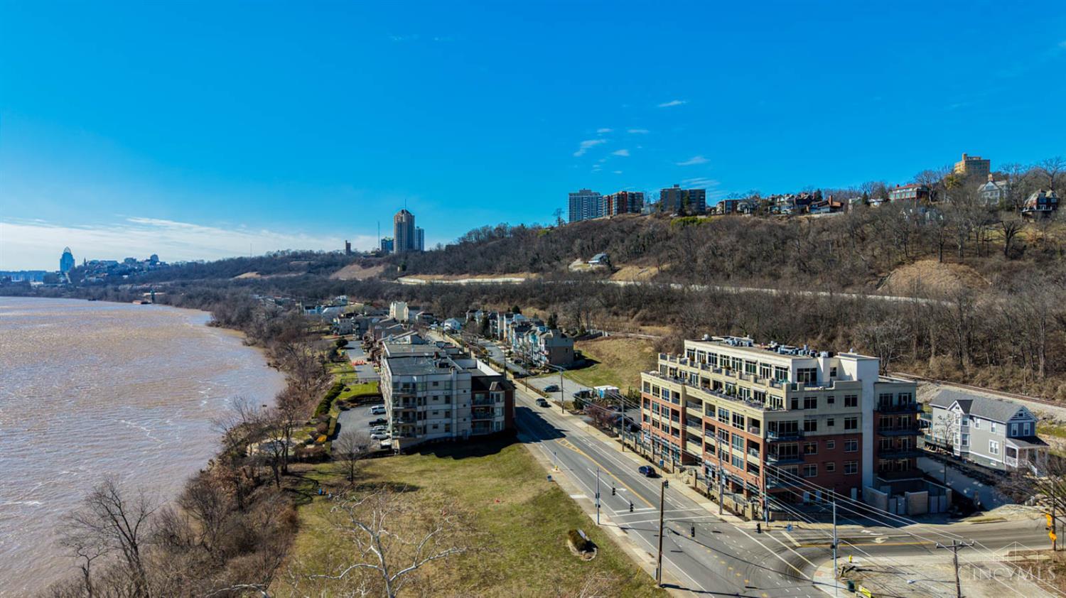2260 Riverside Drive, Unit 402 Cincinnati, OH 45202 - Photo 3 of 42