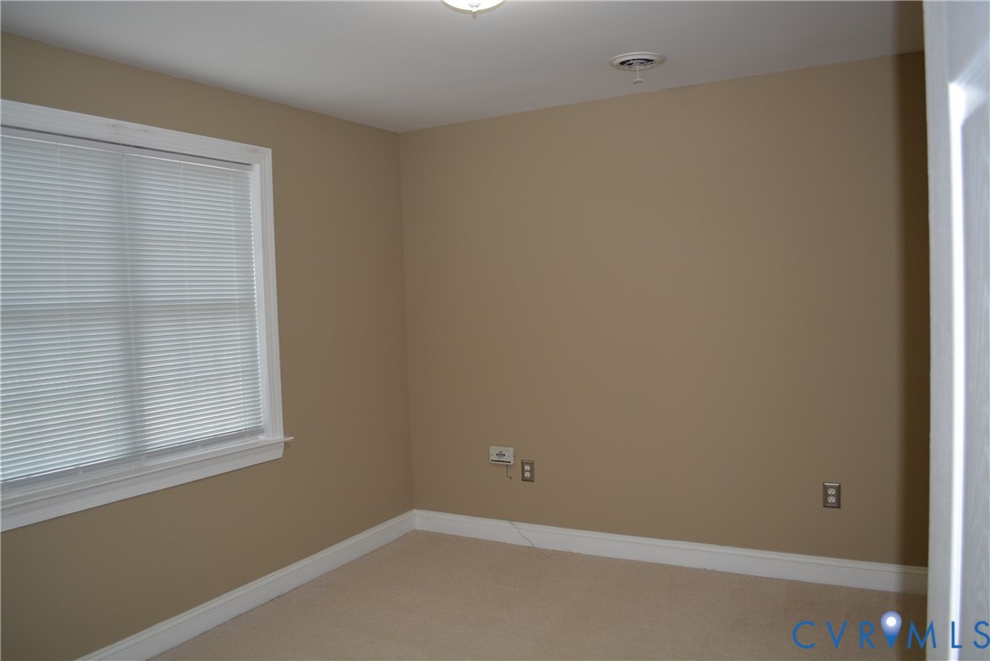 4550 Powhatan Lakes Road Powhatan, VA 23139 - Photo 11 of 17 a small space with a window