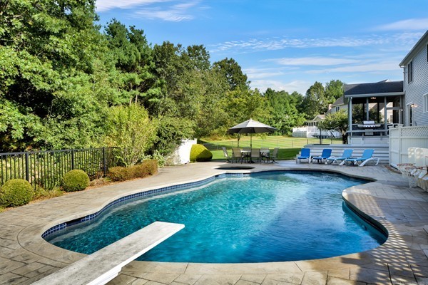 14 Huckleberry Road Hopkinton, MA 01748 - Photo 3 of 30 Gallery Image 3