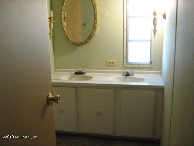 222 Kyte Road San Mateo, FL 32187 - Photo 8 of 11 Bath