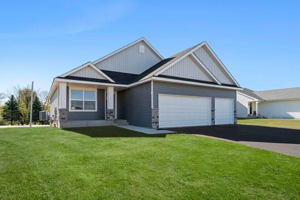 $469,850 | 2101 Pleasant Drive, Prescott, WI 54021