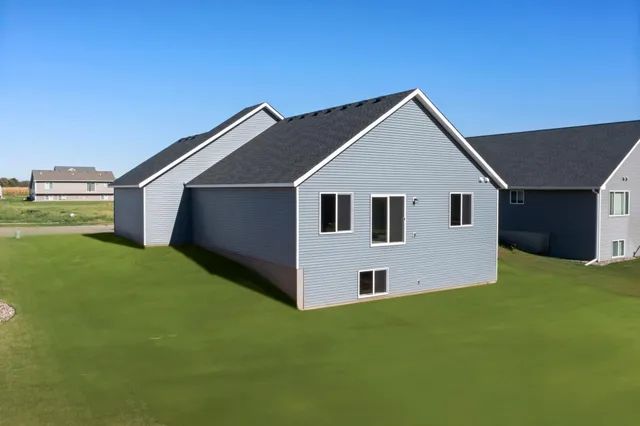 $474,850 | 2101 Pleasant Drive, Prescott, WI 54021