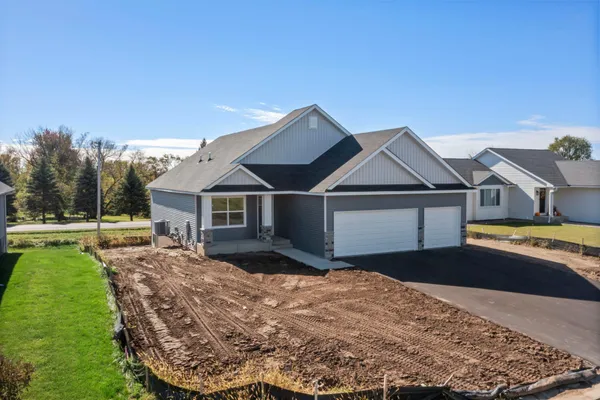 $469,850 | 2101 Pleasant Drive, Prescott, WI 54021