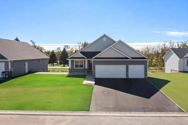 $469,850 | 2101 Pleasant Drive, Prescott, WI 54021