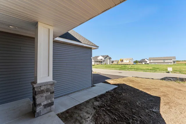 $474,850 | 2101 Pleasant Drive, Prescott, WI 54021