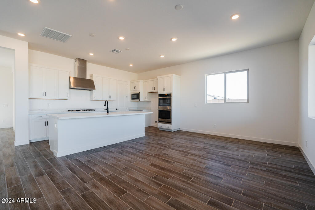3640 West Summerside Road Laveen, AZ 85339 - Photo 4 of 24 Tri Pointe Whispering Hills 103 - Kitche