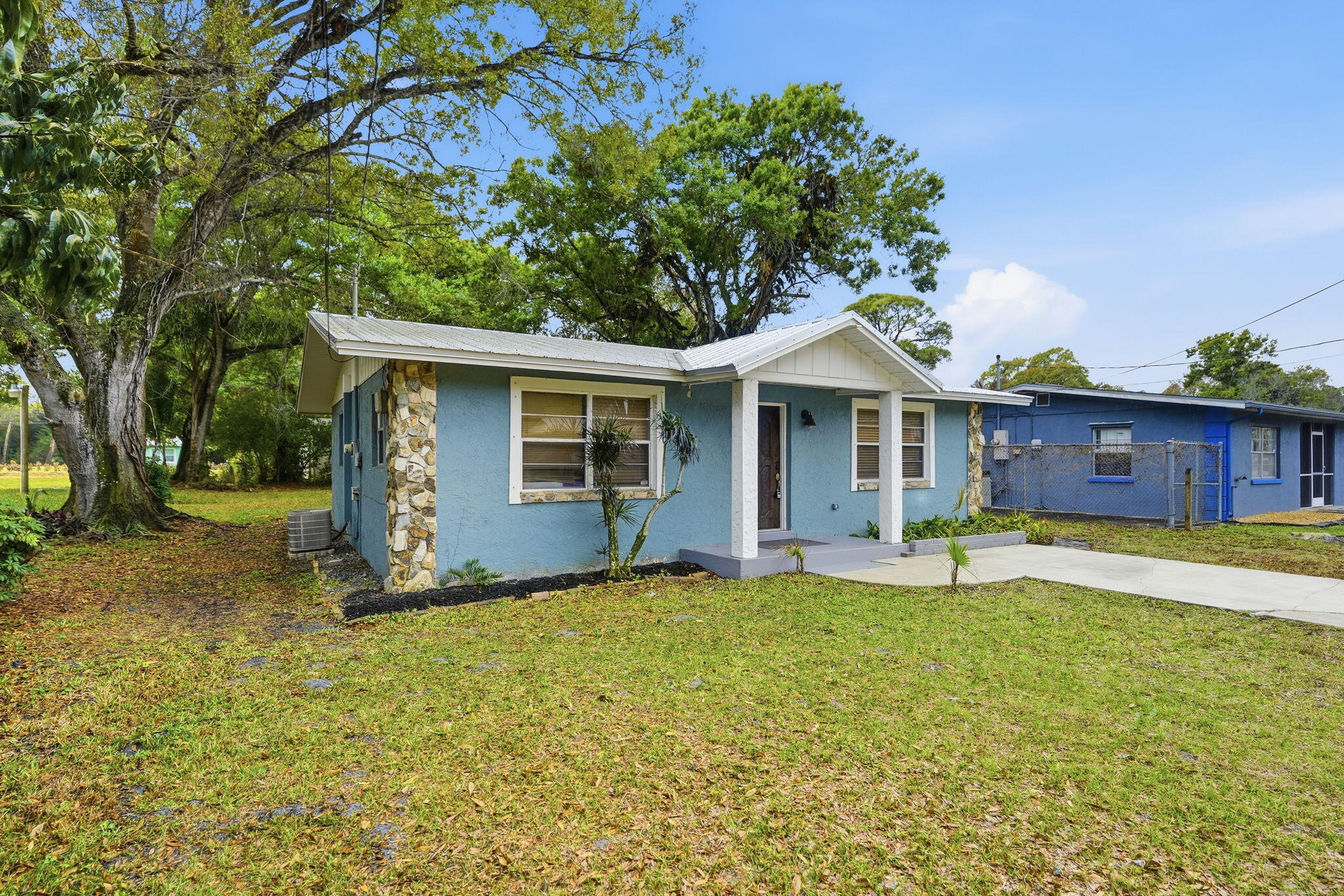 601 Russ Road Fort Pierce, FL 34982 - Photo 2 of 27 4-web-or-mls-601-russ-rd