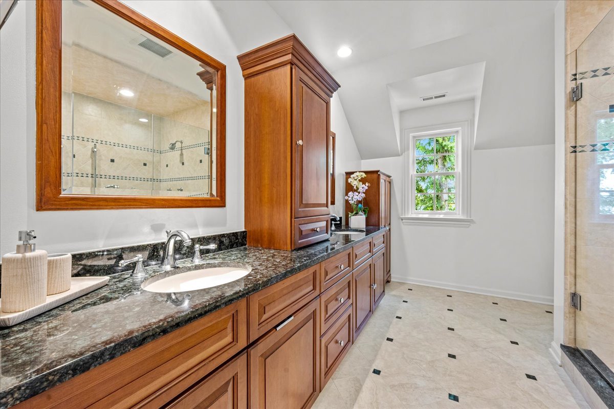 110 East Sheridan Road Lake Bluff, IL 60044 - Photo 21 of 44