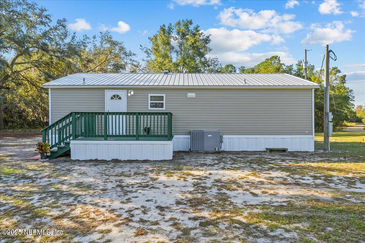 316 Sheila Avenue Interlachen, FL 32148 - Photo 7 of 22 a view of a house with a yard and fence