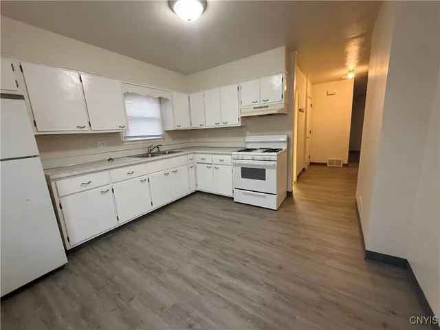 $1,300 | 483 Pleasantview Avenue, Unit 2, Salina, NY 13208