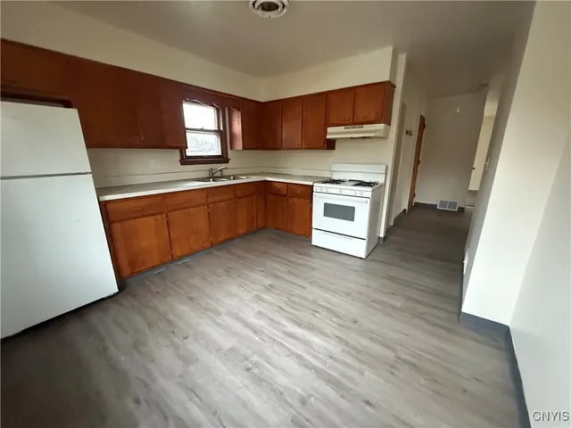 $1,300 | 483 Pleasantview Avenue, Unit 2, Salina, NY 13208