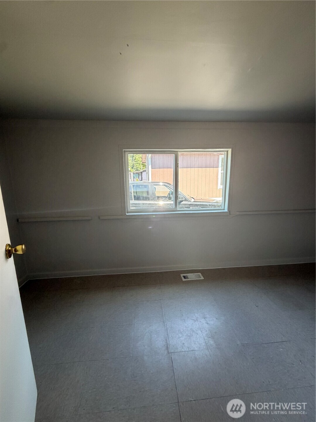 415 Lakeview Road, Unit F6 Lynnwood, WA 98087 - Photo 9 of 25