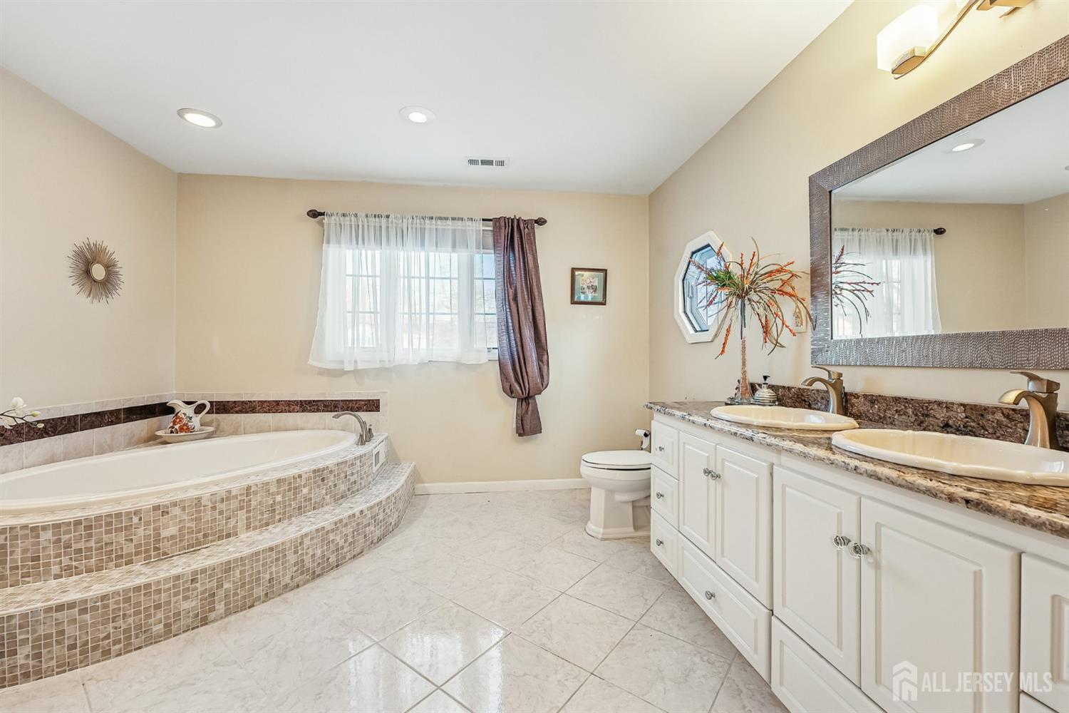 42 Colburn Road East Brunswick, NJ 08816 - Photo 17 of 33