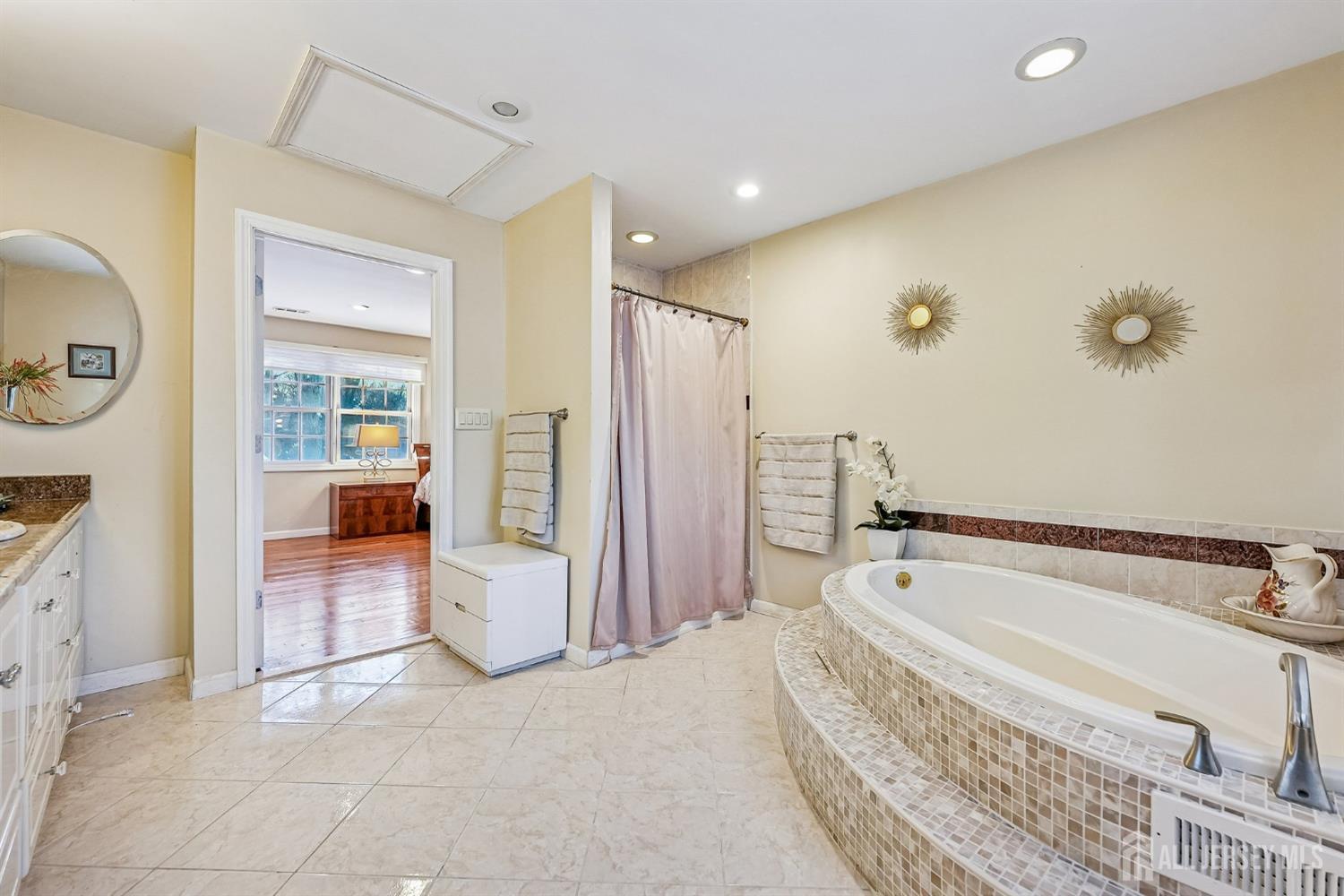 42 Colburn Road East Brunswick, NJ 08816 - Photo 18 of 33