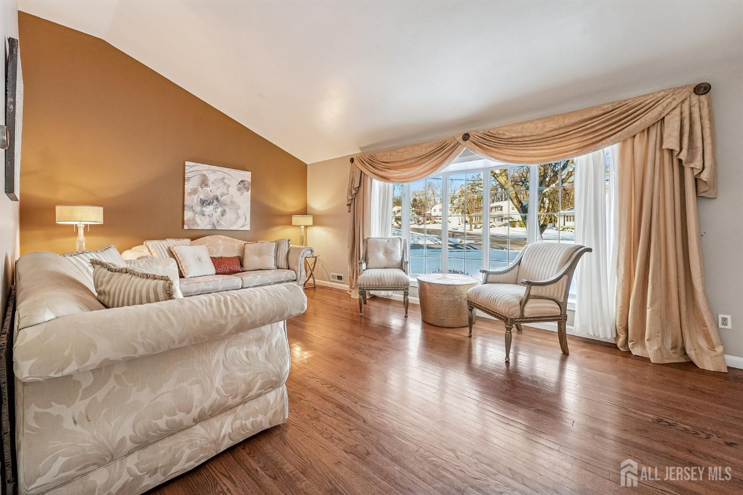 42 Colburn Road East Brunswick, NJ 08816 - Photo 4 of 33